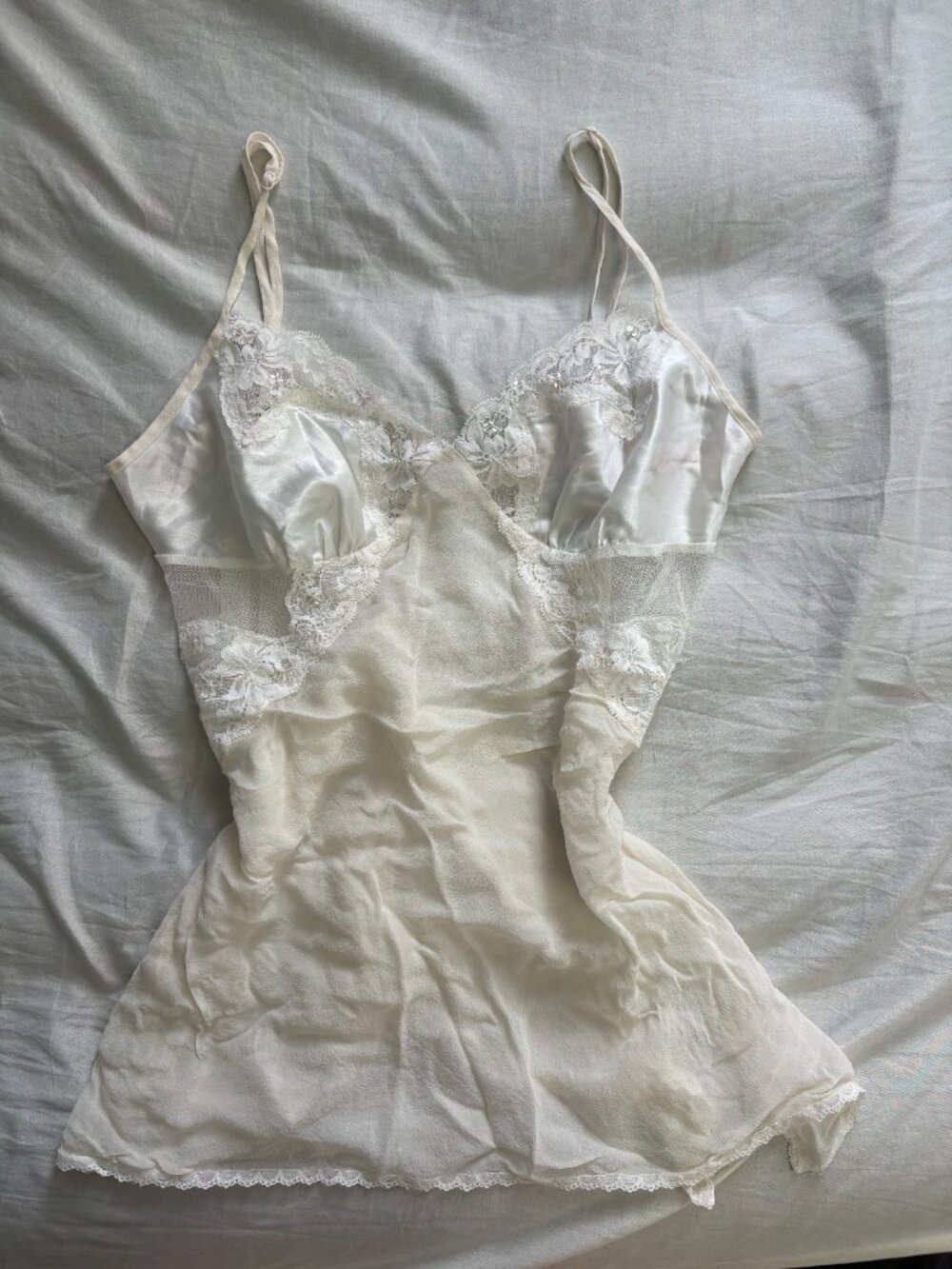 Victoria's Secret Ivory Satin Lace Rhinestone Mesh Spaghetti Strap Chemise M